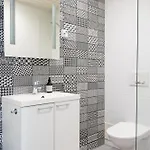 Stylish Two-storey Home, Parking And Sauna Апартаменты *