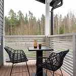 Апартаменты Stylish Two-storey Home, Parking And Sauna *