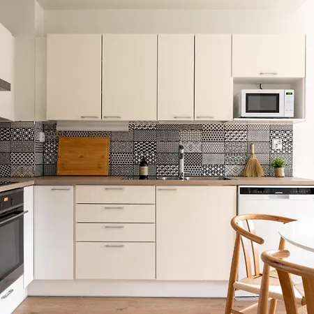 Stylish Two-storey Home, Parking And Sauna *