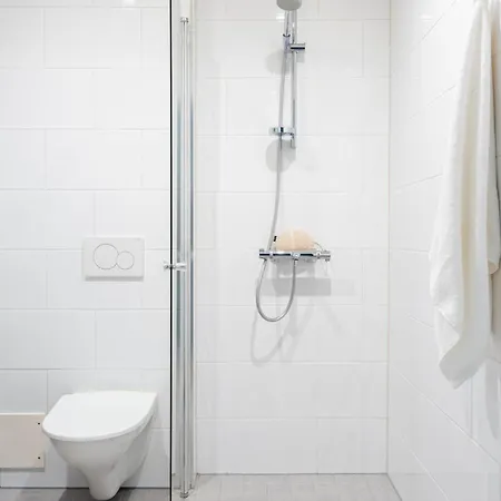 Stylish Two-storey Home, Parking And Sauna Appartamento