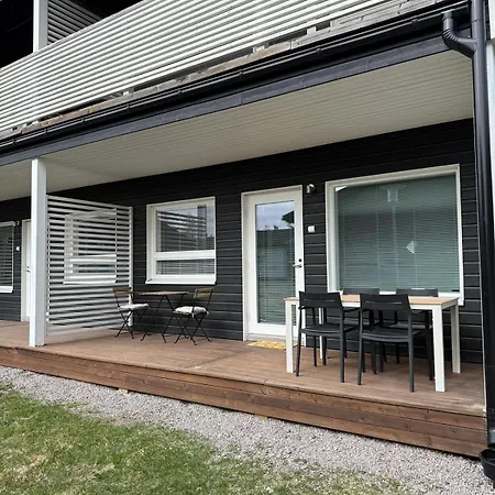 Appartamento Stylish Two-storey Home, Parking And Sauna