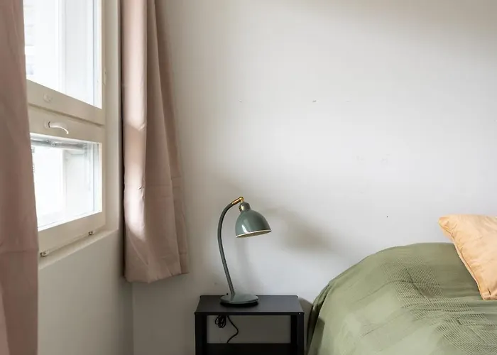 Stylish Two-storey Home, Parking And Sauna דירה *