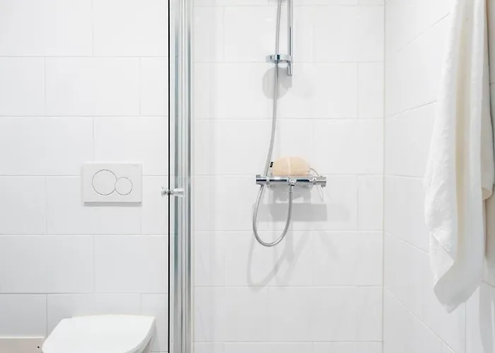 Stylish Two-storey Home, Parking And Sauna דירה