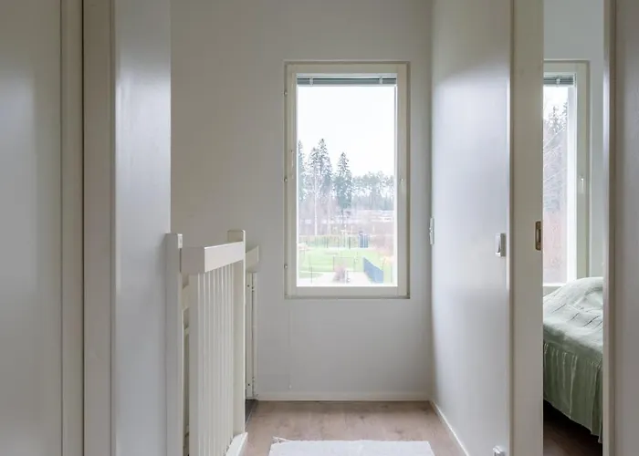 Stylish Two-storey Home, Parking And Sauna דירה